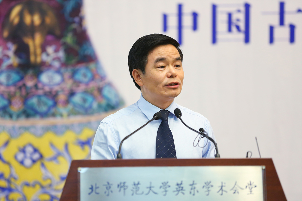 董奇校长主持仪式_副本.jpg